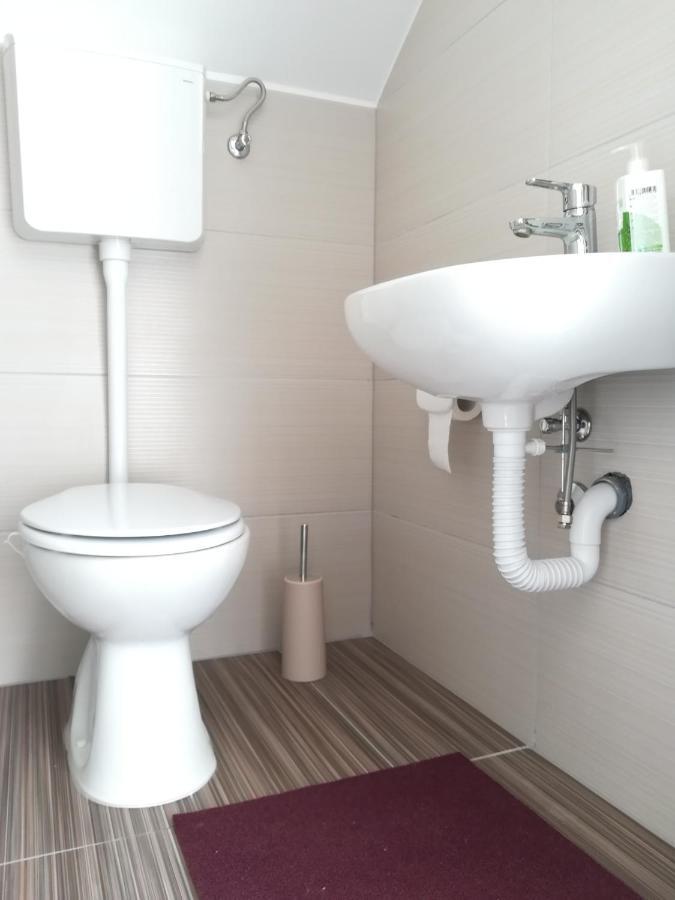 Apartman Petra Gustirna Exterior photo